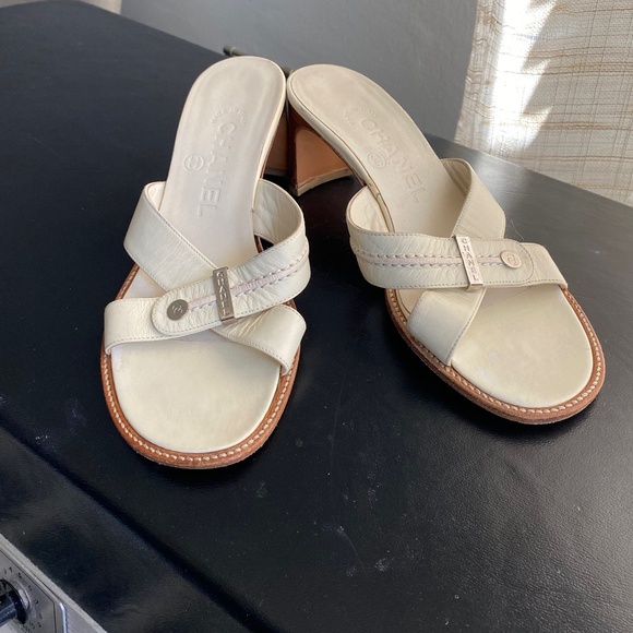 Chanel white leather mules 35-5 heels sandals slides slip-ons ins pumps clogs - Picture 1 of 7
